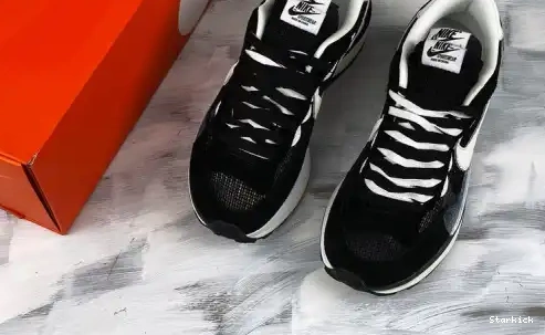 CV1363-001 Black sacai White Vaporwaffle Nike 0623